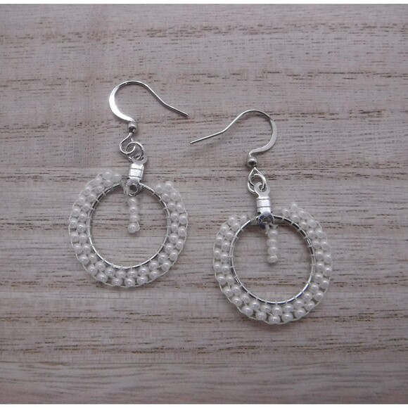 Earrings Beaded Pearl w/ Silver - Picture 1 of 3